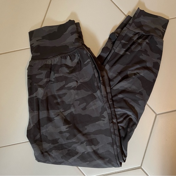 Athleta Salutation Camo Jogger Small Black Pants Legging - Picture 4 of 4